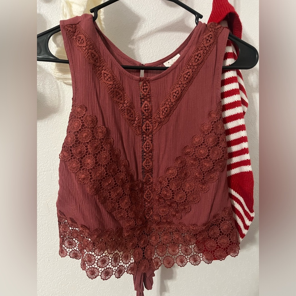 Self esteem dusty rose lace crop top size medium
